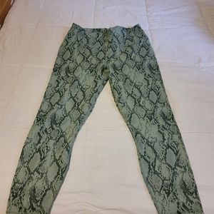 Fabletics Define High Waisted Powerhold 7/8 leggings, XL